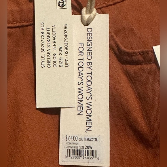 NWT Code Bleu
Plus Size Chelsea Straight Leg Stretch Denim Jeans in terracotta - Picture 8 of 11